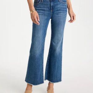 Chico’s Girlfriend Frayed Flare Ankle Perfect Stretch Denim Size 6 Small 0.5 NWT